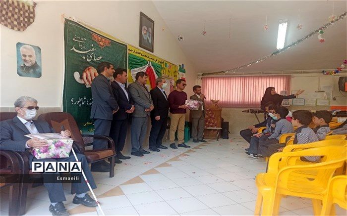 برگزاری مراسم روز جهانی عصای سفید در مدرسه سینا شهرکرد