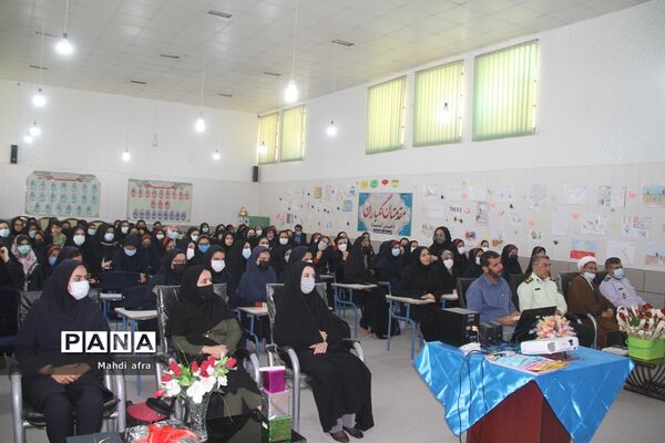 زنگ نمادین آغاز هفته پیوند اولیا و مربیان در مدارس شهرستان بهبهان