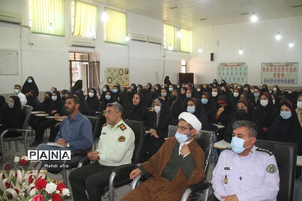 زنگ نمادین آغاز هفته پیوند اولیا و مربیان در مدارس شهرستان بهبهان
