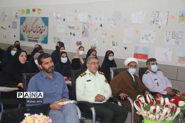 زنگ نمادین آغاز هفته پیوند اولیا و مربیان در مدارس شهرستان بهبهان