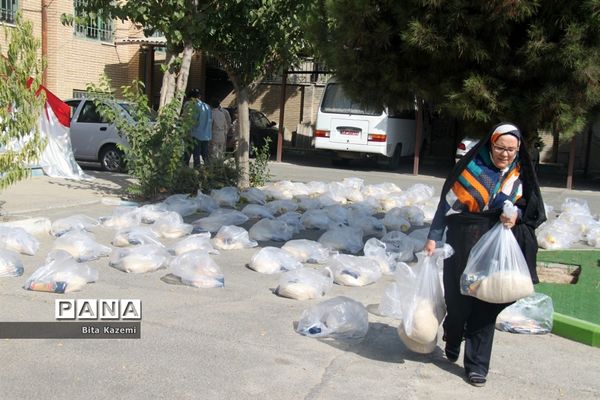 کمک‌های مومنانه برای دانش‌آموزان بی‌بضاعت ناحیه یک شهرری