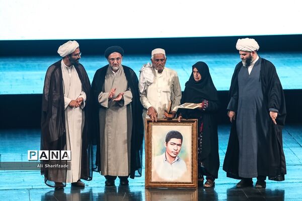 آیین اختتامیه نخستین کنگره ملی شعر وحدت اسلامی