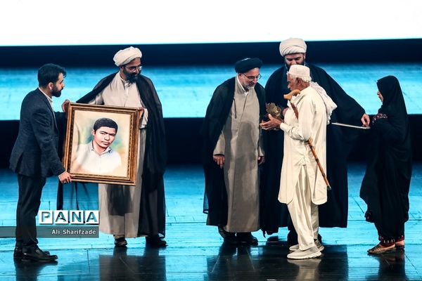 آیین اختتامیه نخستین کنگره ملی شعر وحدت اسلامی