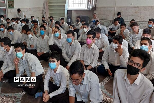 برگزاری مناظره دانش‌آموزی در مدرسه شهید‌بهشتی سمنان