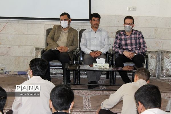 برگزاری مناظره دانش‌آموزی در مدرسه شهید‌بهشتی سمنان