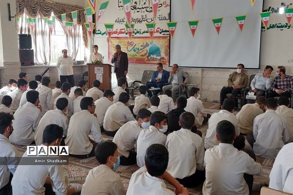 برگزاری مناظره دانش‌آموزی در مدرسه شهید‌بهشتی سمنان