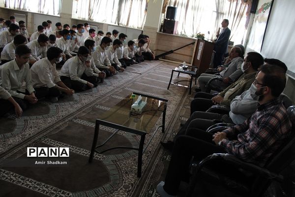 برگزاری مناظره دانش‌آموزی در مدرسه شهید‌بهشتی سمنان