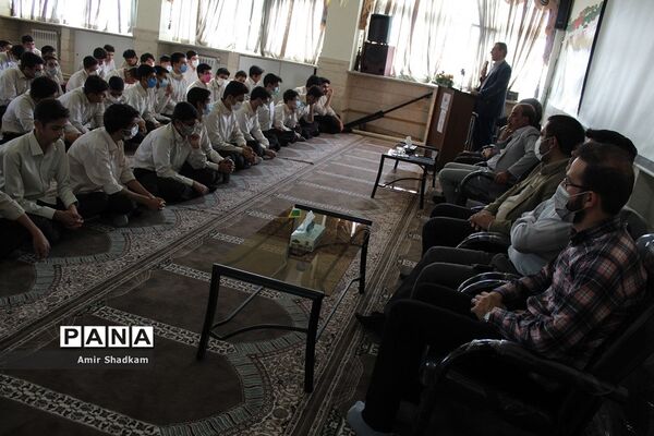 برگزاری مناظره دانش‌آموزی در مدرسه شهید‌بهشتی سمنان