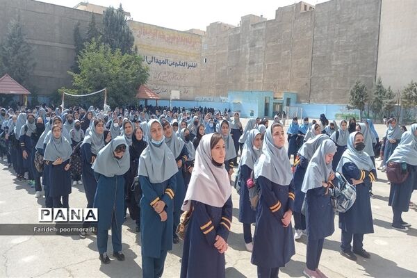 فعالیت‌های مشاوره‌ای دبیرستان علی حاتمی ملارد در هفته بهداشت روان