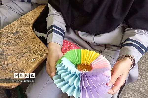 فعالیت‌های مشاوره‌ای دبیرستان علی حاتمی ملارد در هفته بهداشت روان