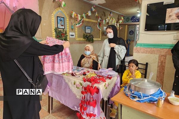 برگزاری نمایشگاه هنرهای مادرانه در دبستان اندیشه فشافویه