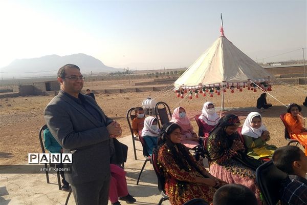 عضویت و ملبس شدن دانش‌آموزان عشایری به شال سازمان دانش‌آموزی