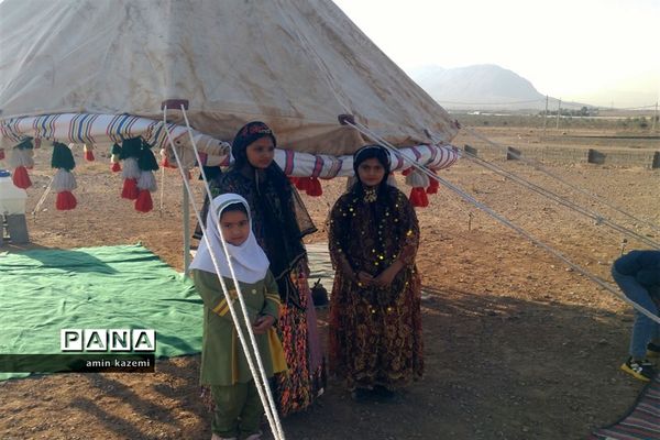 عضویت و ملبس شدن دانش‌آموزان عشایری به شال سازمان دانش‌آموزی