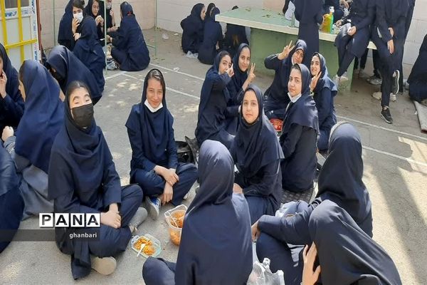 جشن هفته وحدت و هفته بهداشت و روان در مدرسه خدیجه کبری اصفهان