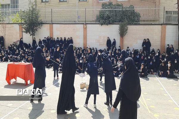 جشن هفته وحدت و هفته بهداشت و روان در مدرسه خدیجه کبری اصفهان