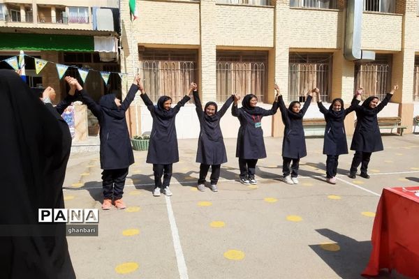 جشن هفته وحدت و هفته بهداشت و روان در مدرسه خدیجه کبری اصفهان