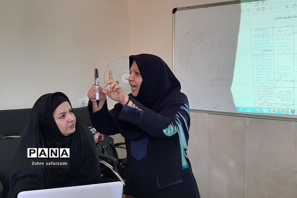 برگزاری جلسه قطب شرق گروه‌های آموزشی مقطع  ابتدایی در رودهن