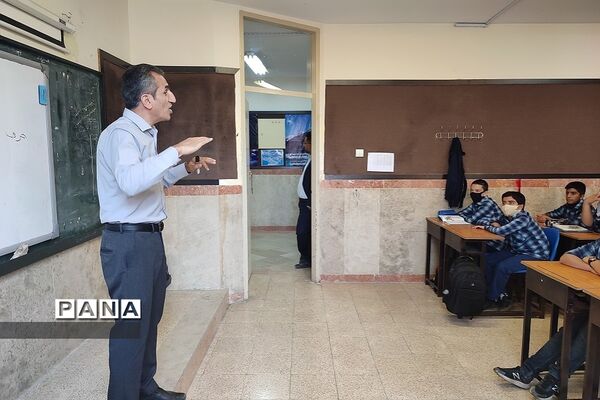 برگزاری نشست‌های  بصیرتی در دبیرستان شهید‌بهشتی  رودهن