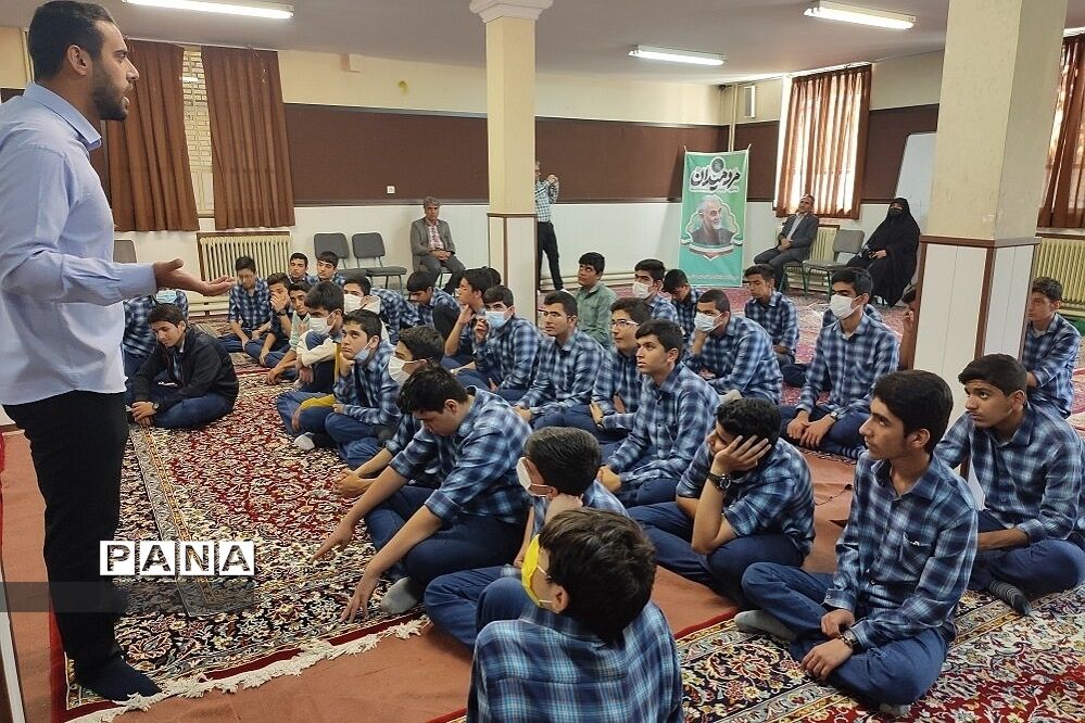 برگزاری نشست‌های  بصیرتی در دبیرستان شهید‌بهشتی  رودهن