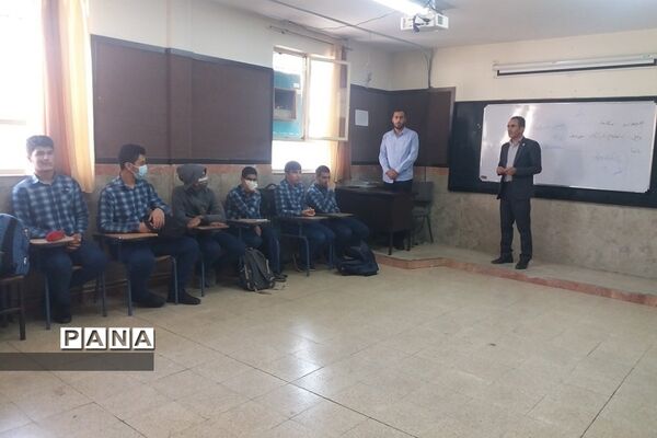 برگزاری نشست‌های  بصیرتی در دبیرستان شهید‌بهشتی  رودهن