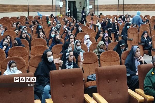 جشن بزرگ میلاد پیامبر اکرم ویژه دختران مقطع متوسطه اول و دوم در کانون‌ مفتح اردستان