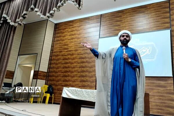 جشن بزرگ میلاد پیامبر اکرم ویژه دختران مقطع متوسطه اول و دوم در کانون‌ مفتح اردستان