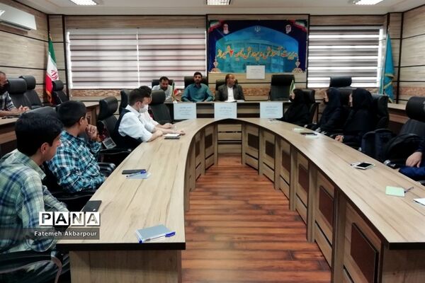 نشست تخصصی دانش‌آموزان عضو مجلس دانش‌آموزی ناحیه 2 شیراز