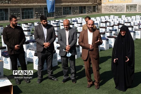 پویش «همه حاضر» در دبیرستان فرزانگان 8