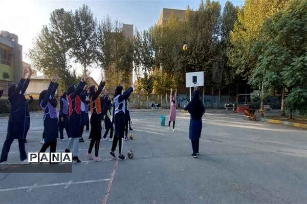 زنگ تربیت‌بدنی در دبیرستان دخترانه عصمت صفادشت