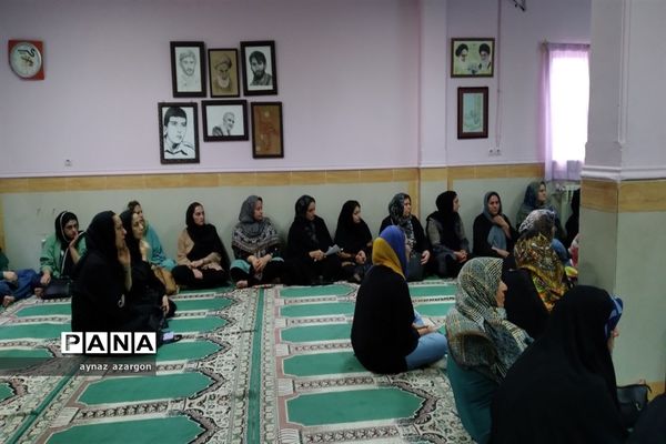 مجمع عمومی انتخابات انجمن اولیا و مربیان هنرستان شاهد بنت الهدی در قائمشهر