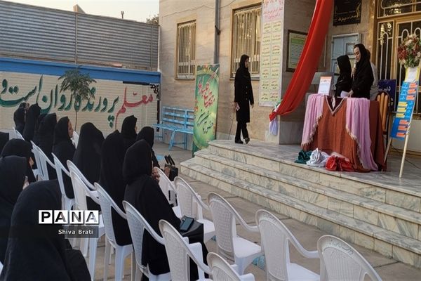 جلسه اولیا و مربیان در دبیرستان عفاف‌ کاشمر