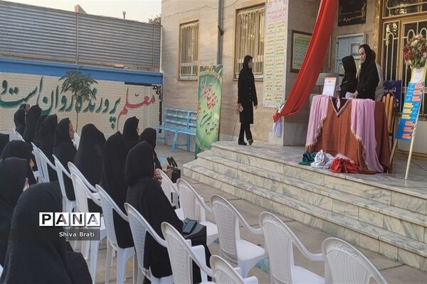 جلسه اولیا و مربیان در دبیرستان عفاف‌ کاشمر