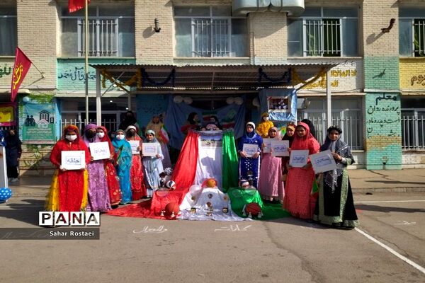 نواختن زنگ ورزش به‌مناسبت آغاز هفته تربیت‌بدنی در مدرسه شاهد فیض ناحیه ۳ شیراز