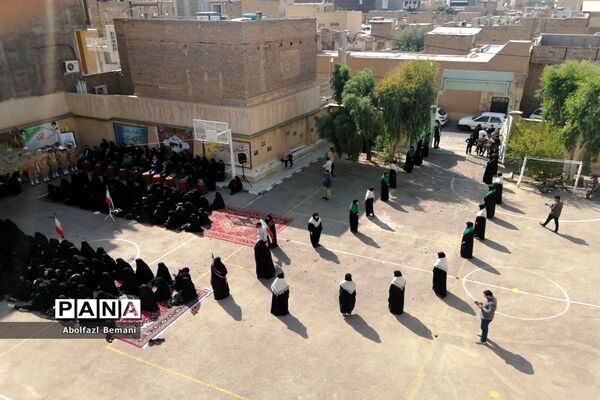 استقبال مادرانه از پیکر شهید گمنام در هنرستان برقعی قم