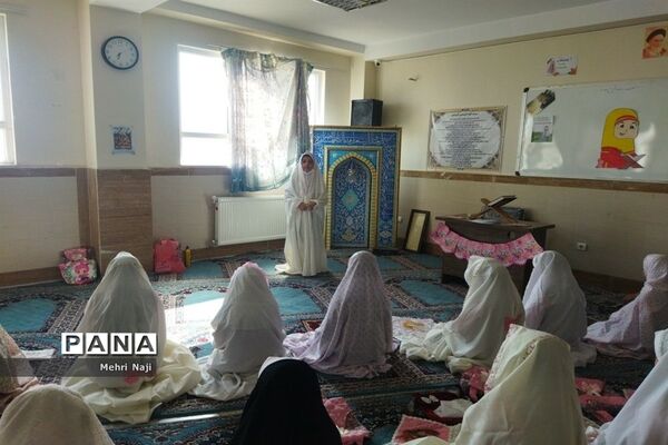 برگزاری مراسم نماز جماعت درآموزشگاه نشاط اسلامشهر