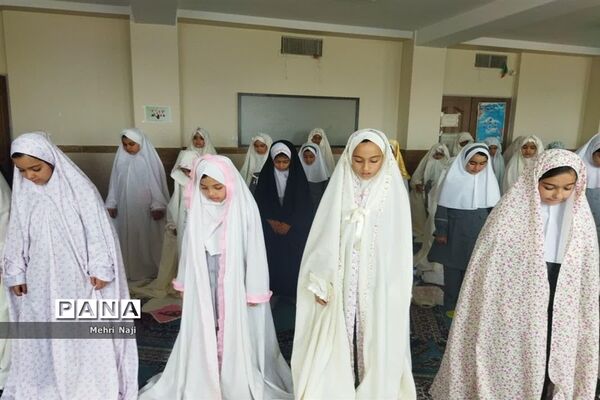 برگزاری مراسم نماز جماعت درآموزشگاه نشاط اسلامشهر