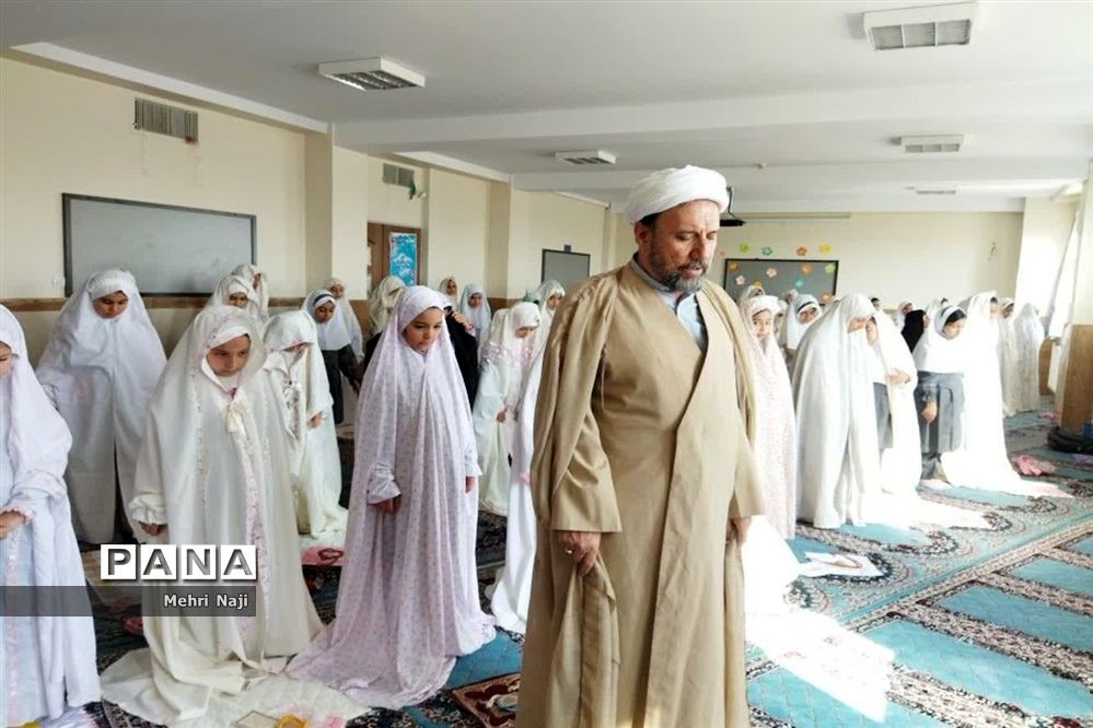 برگزاری مراسم نماز جماعت درآموزشگاه نشاط اسلامشهر