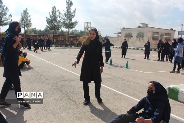 برگزاری مسابقات ورزشی انفرادی و گروهی در دبیرستان عفاف شهرستان گلبهار