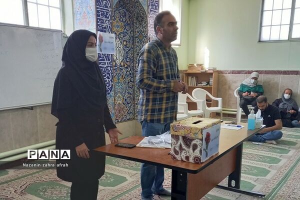 برگزاری انتخابات انجمن اولیا و مربیان در دبستان ایمان رودهن