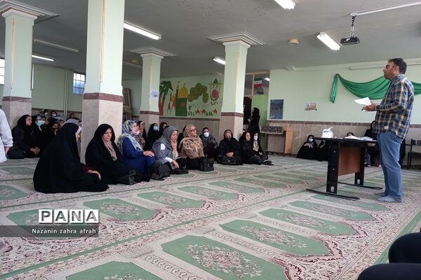 برگزاری انتخابات انجمن اولیا و مربیان در دبستان ایمان رودهن