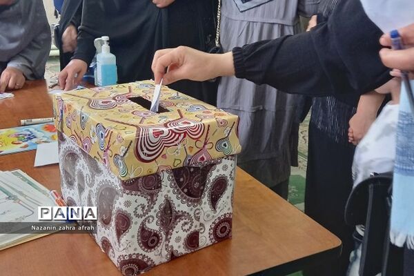 برگزاری انتخابات انجمن اولیا و مربیان در دبستان ایمان رودهن