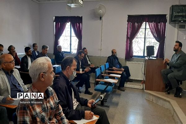 جلسه توجیهی و دوره ضمن خدمت مربیان و معاونان پرورشی مدارس متوسطه ناحیه۶