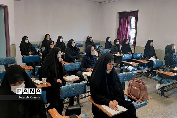 جلسه توجیهی و دوره ضمن خدمت مربیان و معاونان پرورشی مدارس متوسطه ناحیه۶