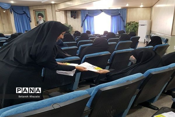 جلسه توجیهی و دوره ضمن خدمت مربیان و معاونان پرورشی مدارس متوسطه ناحیه۶