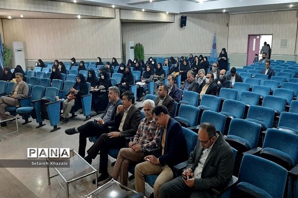 جلسه توجیهی و دوره ضمن خدمت مربیان و معاونان پرورشی مدارس متوسطه ناحیه۶