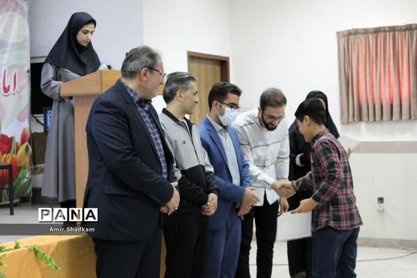 آیین تجلیل از برگزیدگان جشنواره «سکوی ایران قوی» در شهرستان سمنان