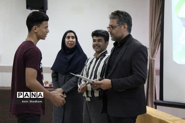 آیین تجلیل از برگزیدگان جشنواره «سکوی ایران قوی» در شهرستان سمنان