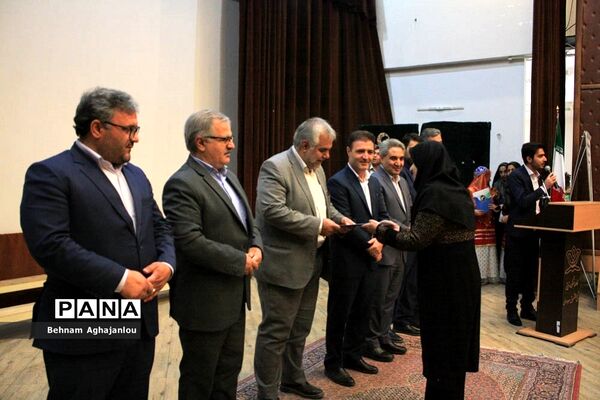 آیین تجلیل از دانش‌آموزان قهرمان، پیشکسوتان و معلمان برتر تربیت‌بدنی استان زنجان