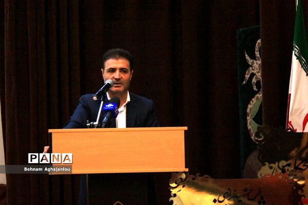 آیین تجلیل از دانش‌آموزان قهرمان، پیشکسوتان و معلمان برتر تربیت‌بدنی استان زنجان