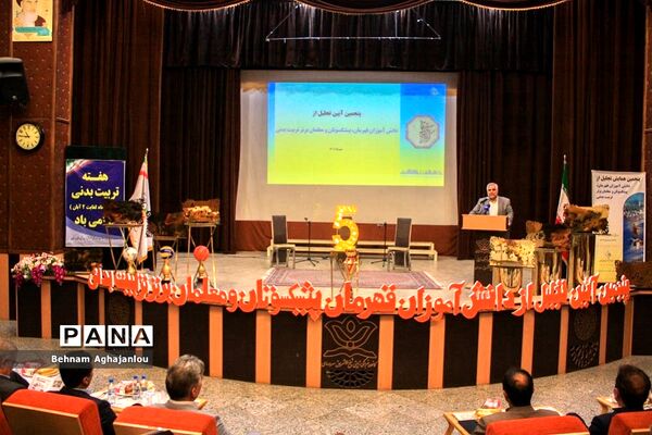آیین تجلیل از دانش‌آموزان قهرمان، پیشکسوتان و معلمان برتر تربیت‌بدنی استان زنجان